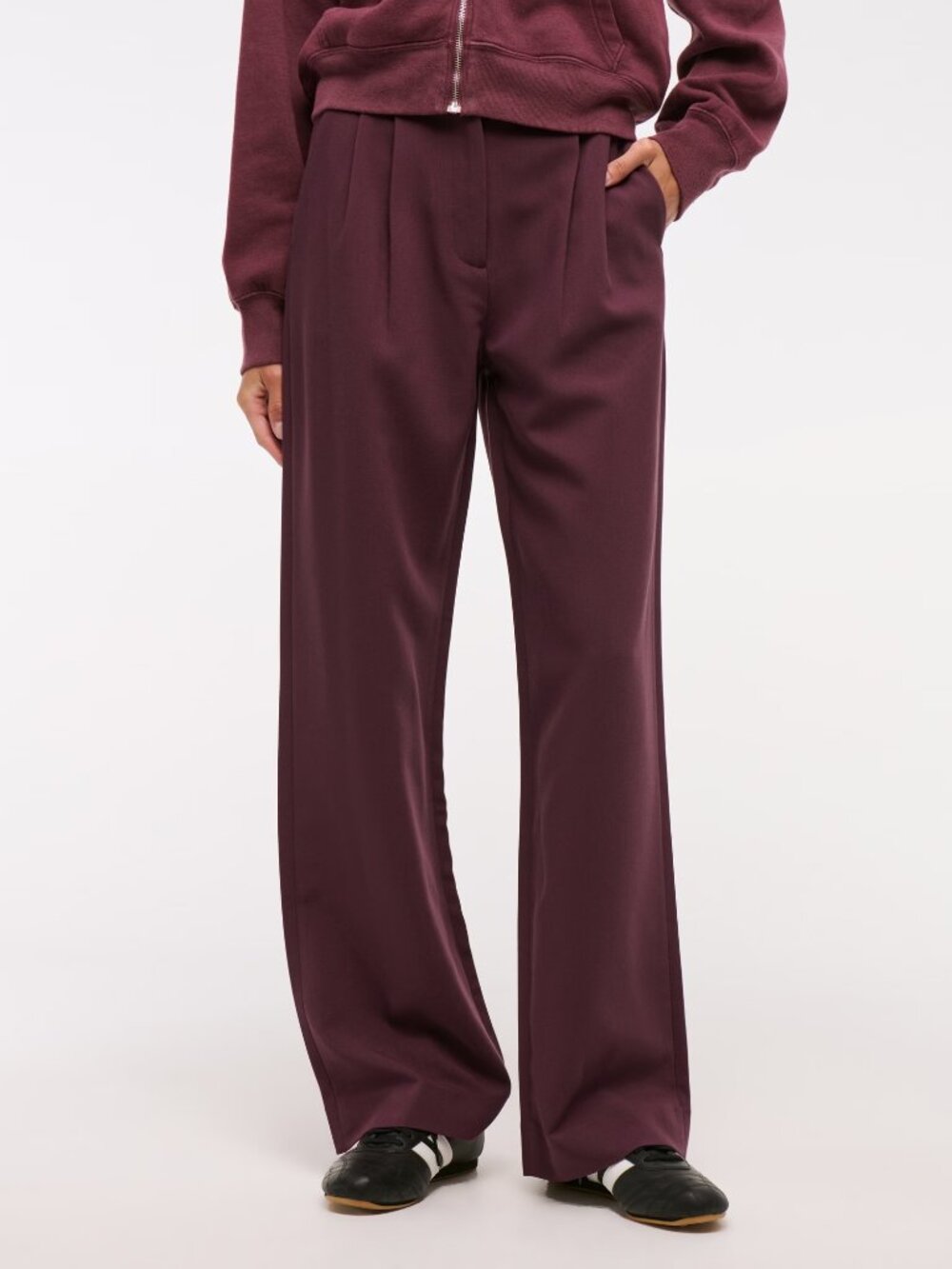 Abercrombie A&F Sloane Low Rise Tailored Wide Leg Pant Deep Wine Burgundy 23R - Picture 2 of 7